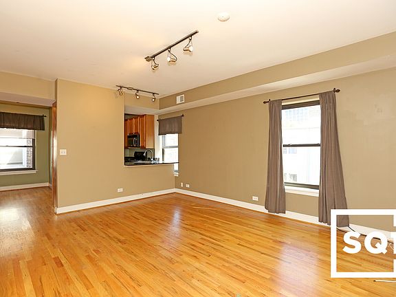 3rd image of 921 W Sunnyside Ave Unit 925-2E