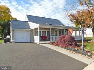 42 Curry Hill Rd, Levittown, PA 19057