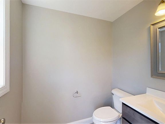 5th image of 31 Chamberlain Dr