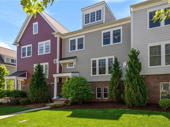 1315 Village Ln, Bridgeville, PA 15017