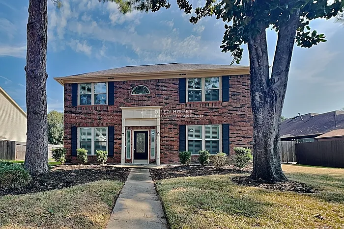 3 bed, 2.0 bath, 2576 sqft, $2,450 — Photo 1