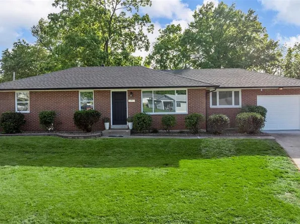 6 Daniel Dr, O'Fallon, MO 63366