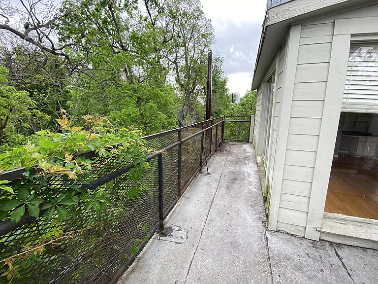 406 Hawthorne St — Photo 32