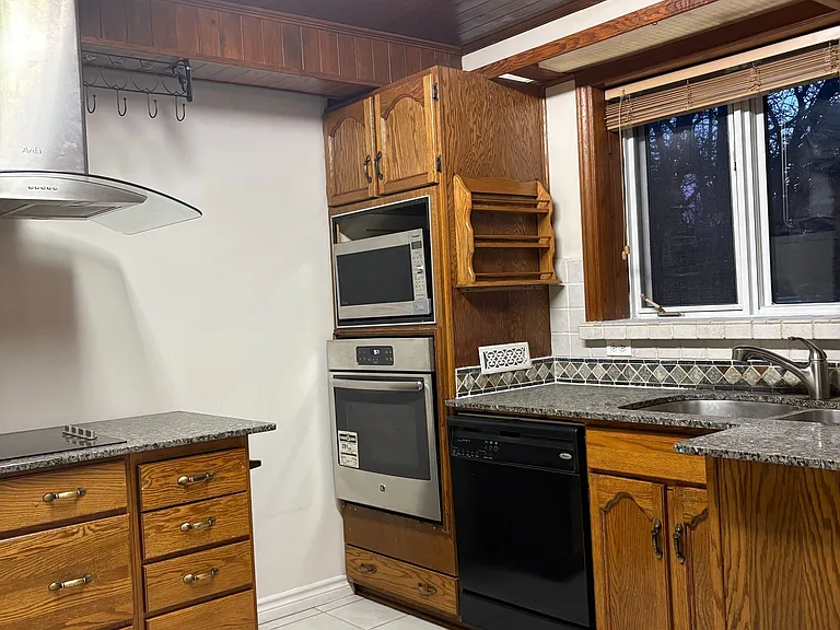 397 Centre St E #MAIN — Photo 6