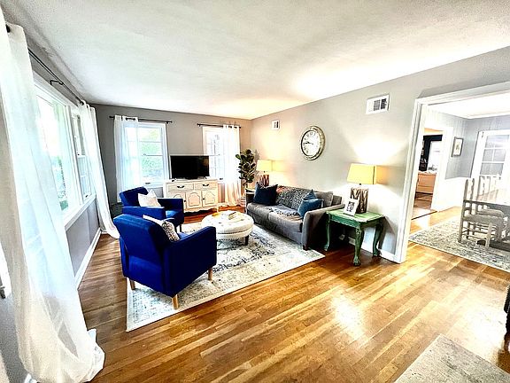 4th image of 346 Oxford Dr