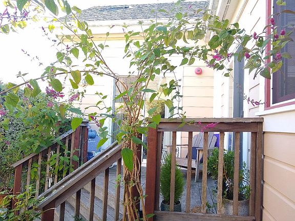3rd image of 212A Caledonia St