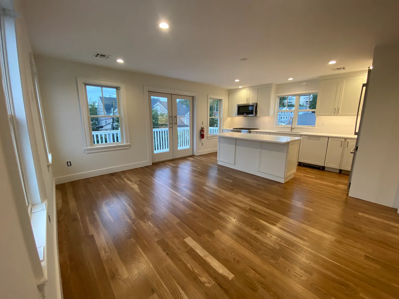 2 bed, 1200 sqft, $4,200 — Photo 2