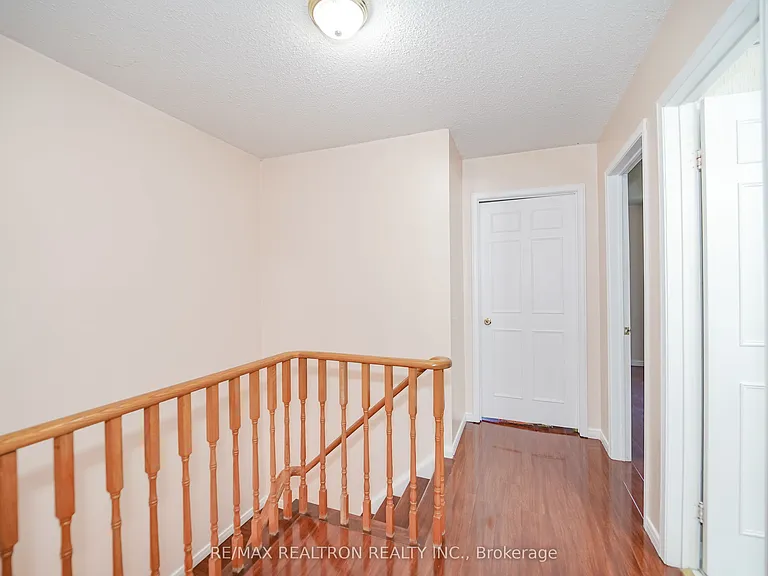 25 Cardwell Ave #24 — Photo 33