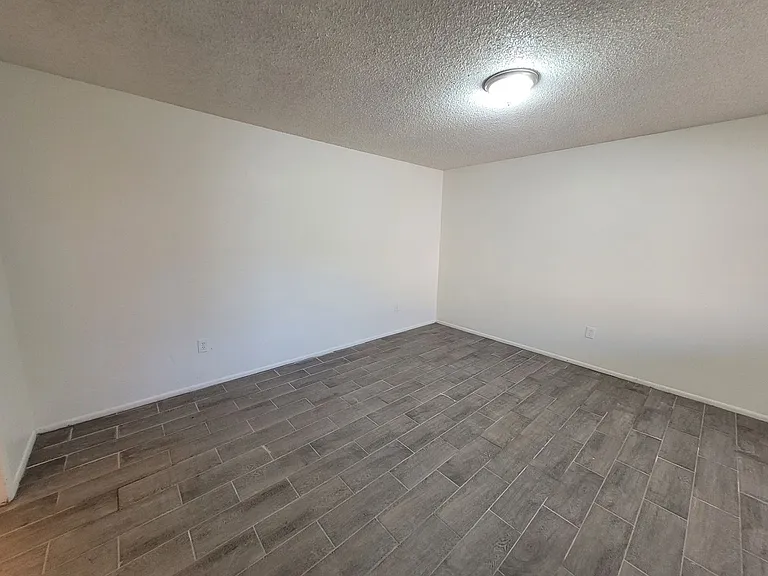 2630 S Virginia Dr — Photo 4