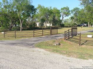 1500 S View Dr, Lytle, TX 78052