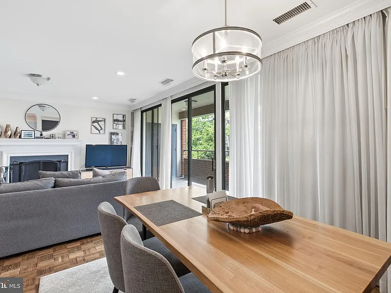 601 Wilkes St #301 — Photo 6