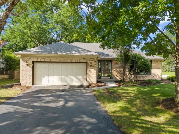 3203 Barnes Ln, Naperville, IL 60564