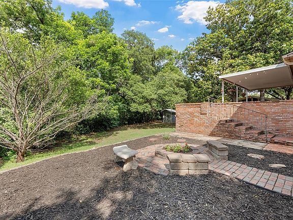 3rd image of 2225 Wooded Acres Dr
