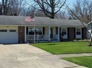 686 Robin Dr, Eastlake, OH 44095