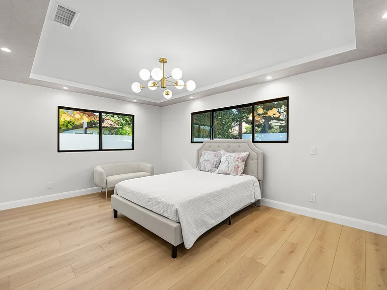 14145 Weddington St — Photo 12