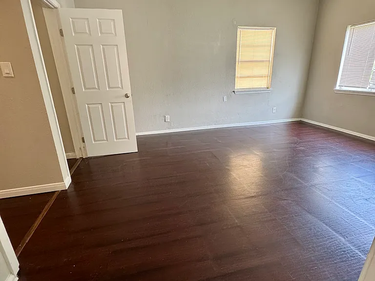 1611 Common St — Photo 3