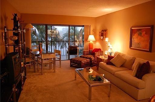 3rd image of 240 Lakeview Dr APT 209