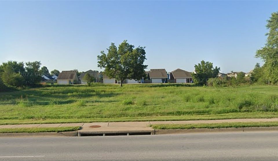 1st image of 2415 SW Regional Airport Blvd #38