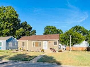 906 9th St, Arapahoe, NE 68922