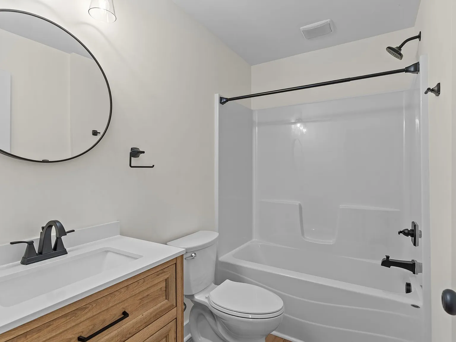 4 bed, 2.0 bath, 1678 sqft, $1,895 — Photo 4