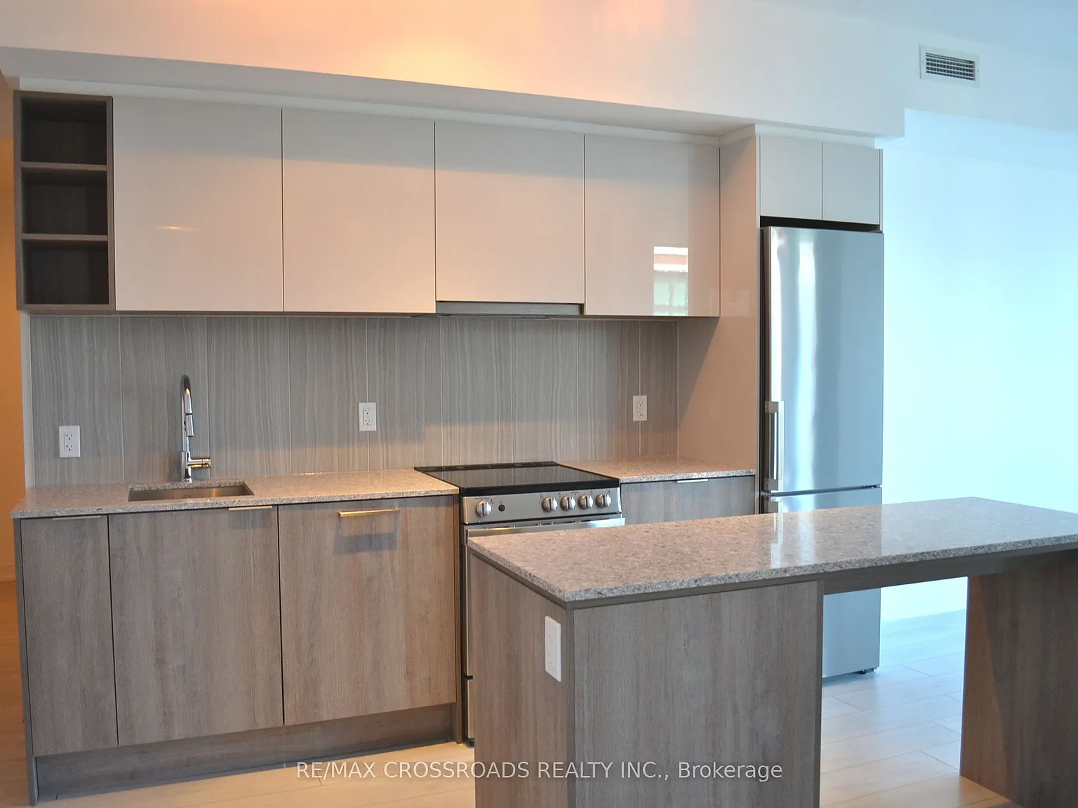 Southside Condos — Photo 3