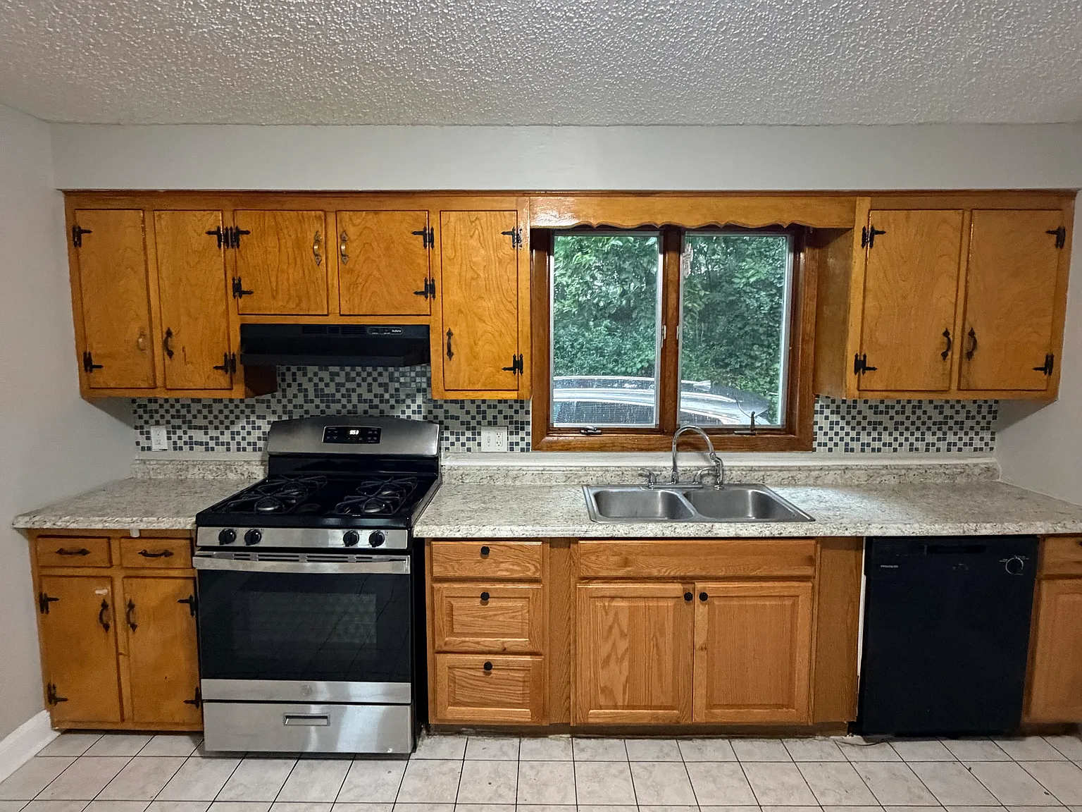 3 bed, 911 sqft, $2,650 — Photo 4