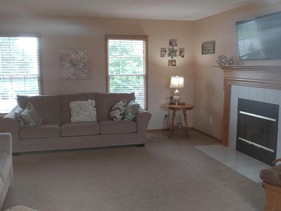 2nd image of 2626 Fernwood Ave