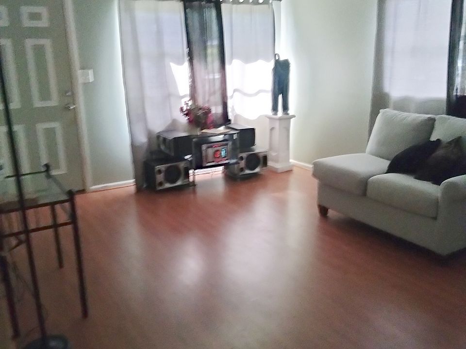 1st image of 609 Mellonville Ave