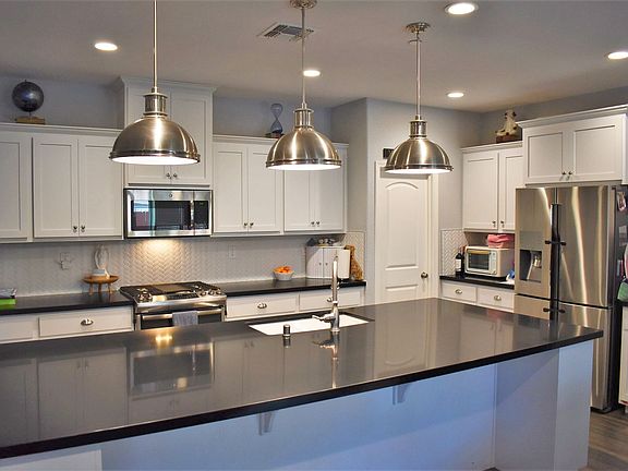 5th image of 363 Water Lily Cir