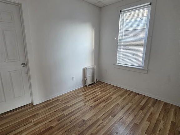 4th image of 124 Farnham Ave
