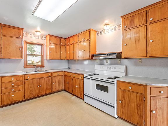 5th image of 518 High Forest St