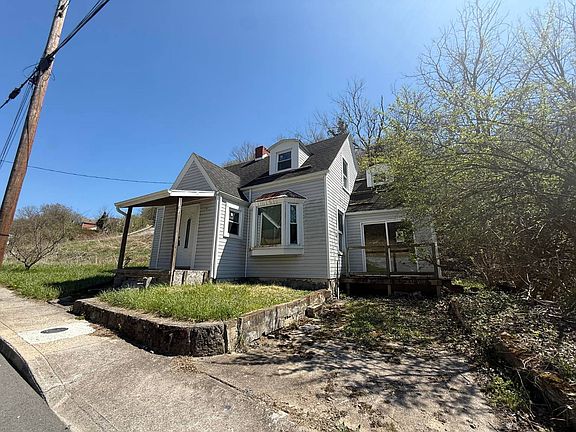 3rd image of 200 Jones St