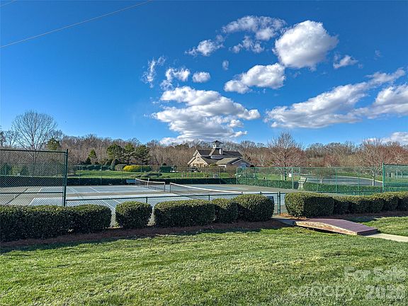 3rd image of 410 Deer Brush Ln