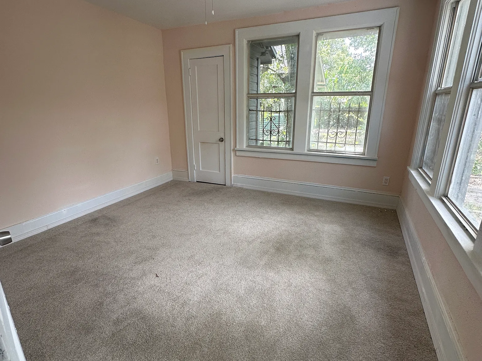 526 Long Branch Blvd — Photo 1