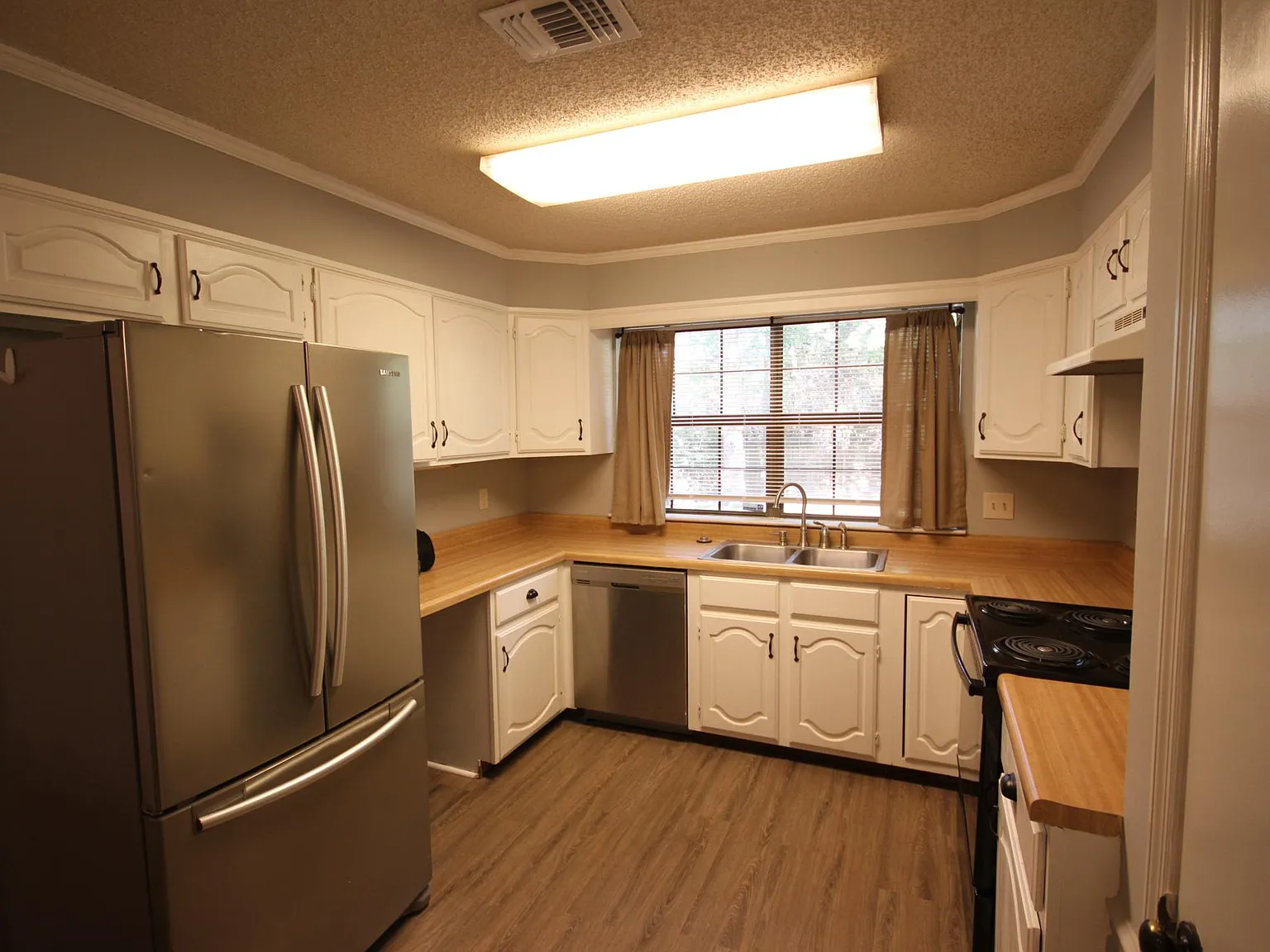 3 bed, 1673 sqft, $1,800 — Photo 3