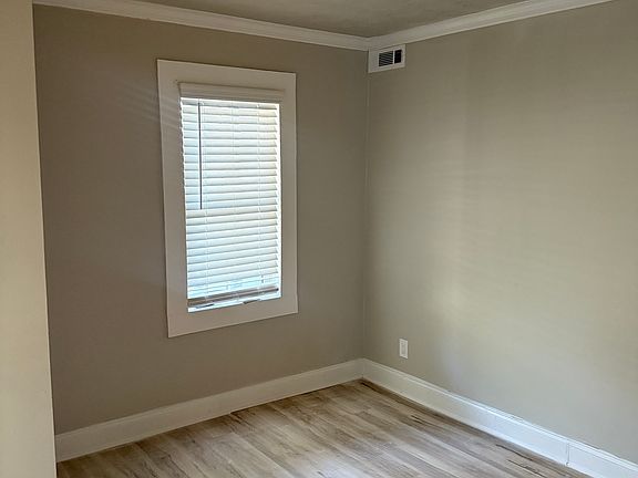 Small front bedroom/office