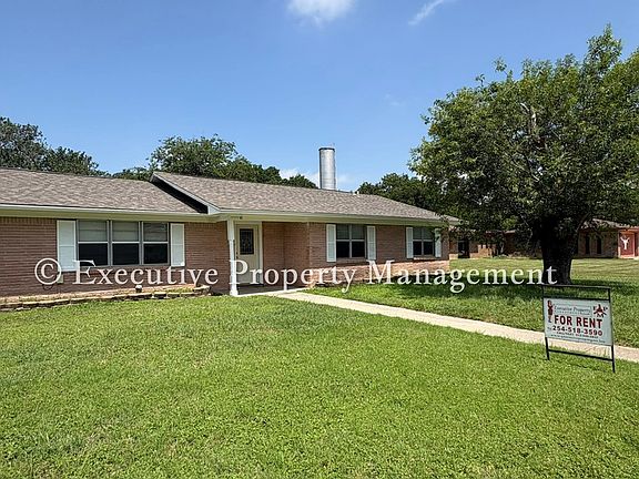 3rd image of 616 Cedar Dr