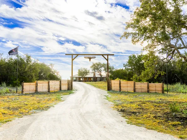 1202 Native Trail Way, Harper, TX 78631