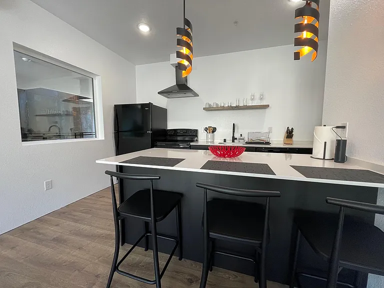 119 W Jewett Blvd #7 — Photo 3