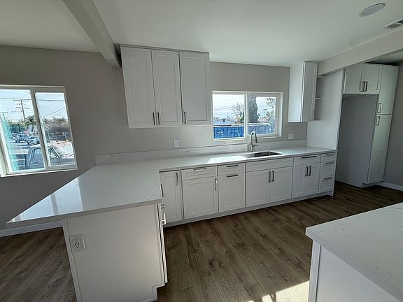 4th image of 3895 Cottonwood St