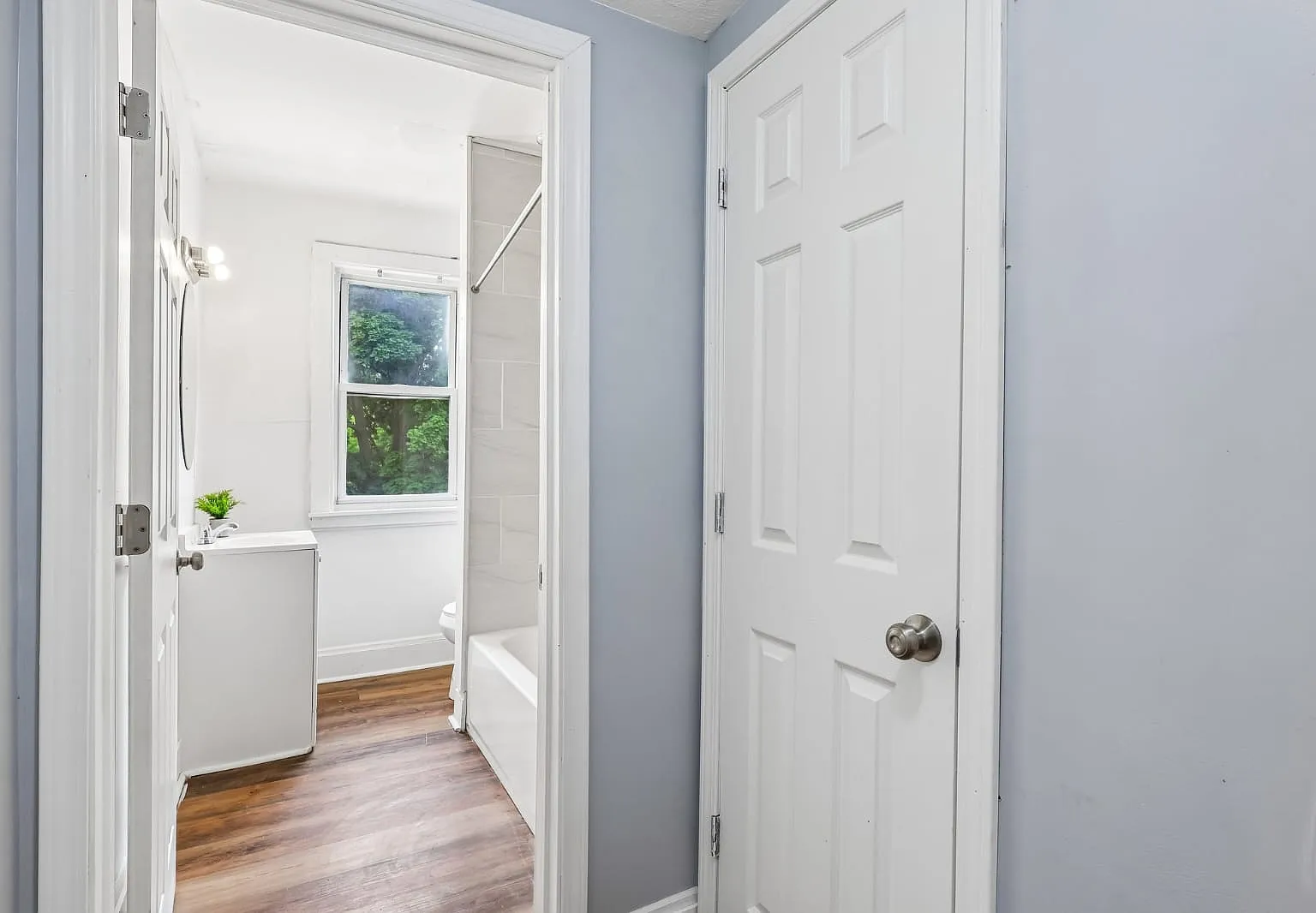 3 bed, 850 sqft, $1,950 — Photo 2