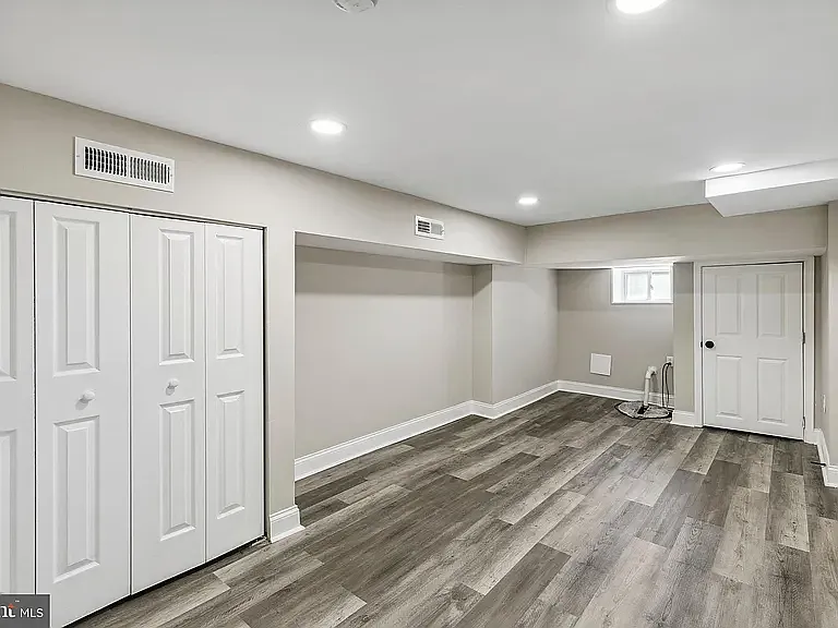724 N Curley St — Photo 14