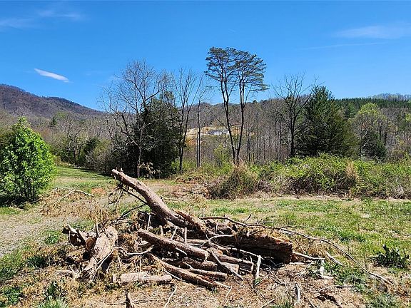 5th image of 512 Hemphill Rd