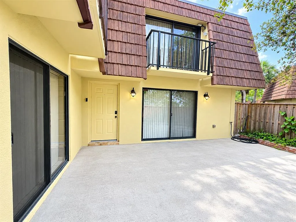 2 bed, 2.5 bath, 1285 sqft, $1,950 — Photo 4