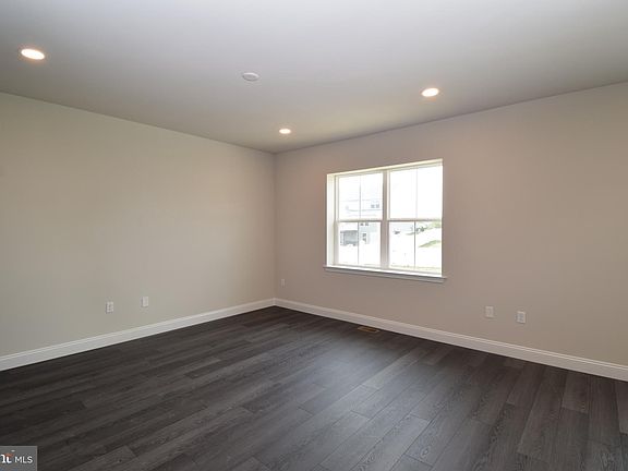 3rd image of 220 Sunglo Lot 107
