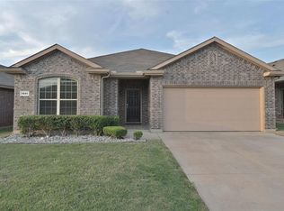 7041 Seton Hall Dr, Fort Worth, TX 76120