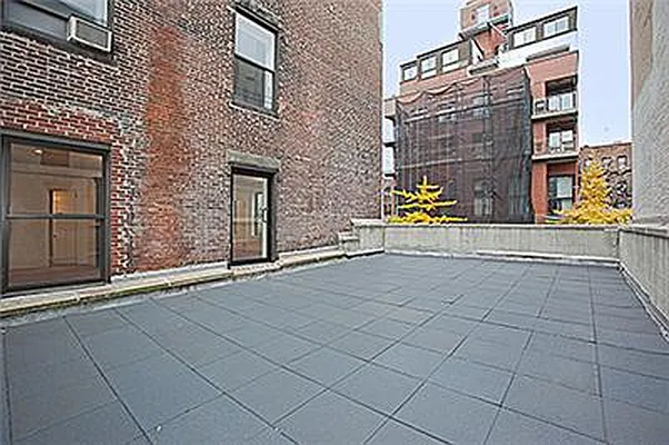 Rented by Buchbinder & Warren | media 21