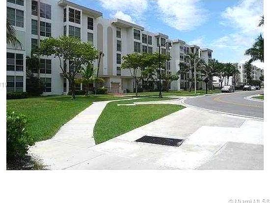 5th image of 17620 Atlantic Blvd APT 402