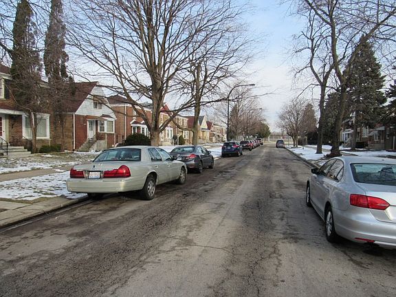 4th image of 3319 S 58th Ct