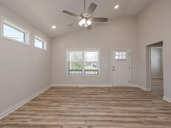 5th image of 1712 Glenn St